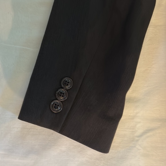 DKNY Classic 3 Button Blazer w Left Breast Pocket & 2 Front Pockets w Flaps - Picture 7 of 7